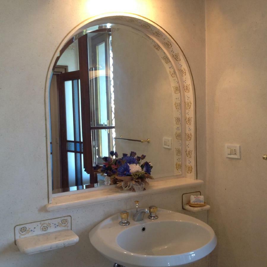 Villa Beatrice Лонато Экстерьер фото