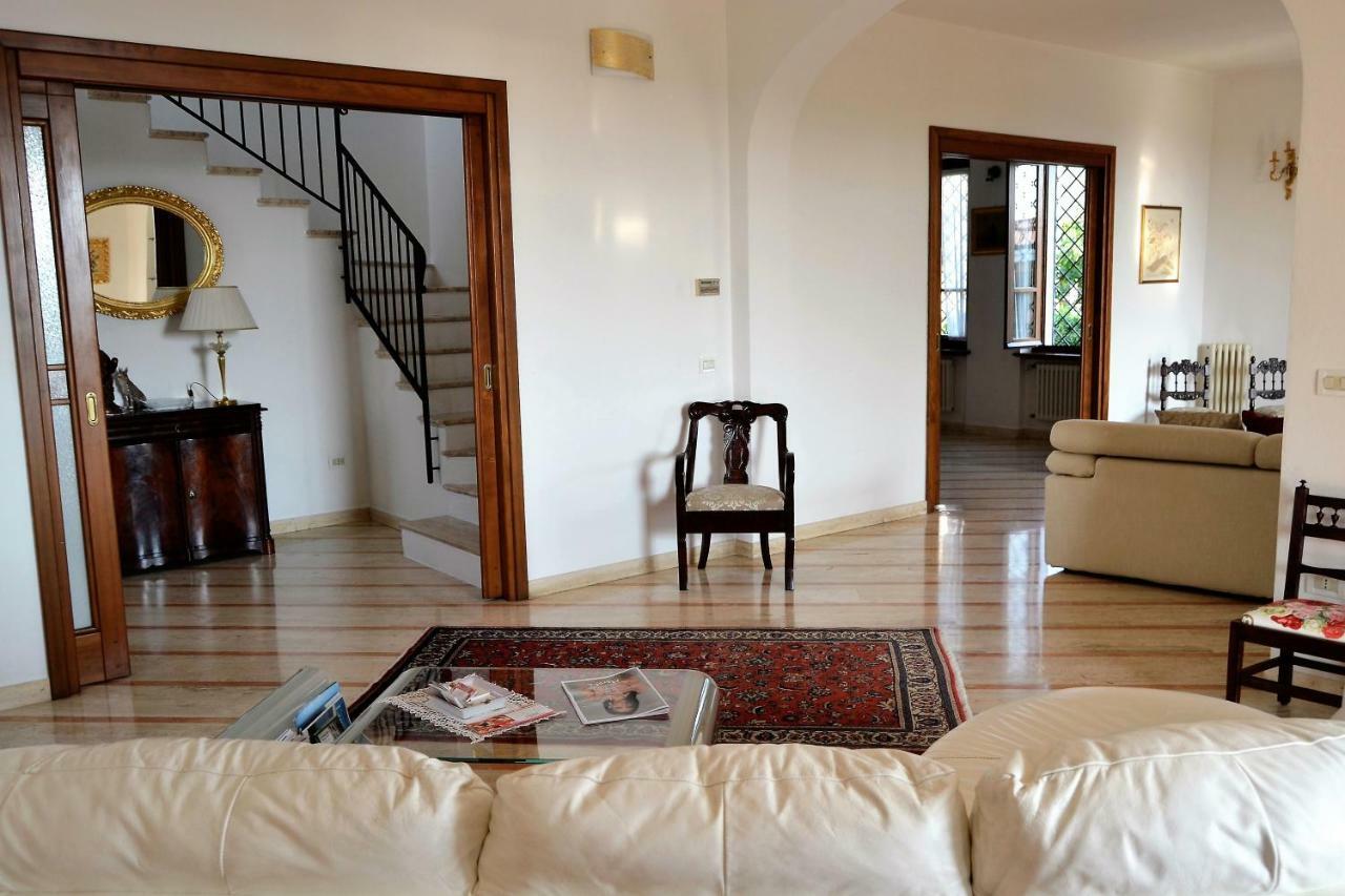 Villa Beatrice Лонато Экстерьер фото