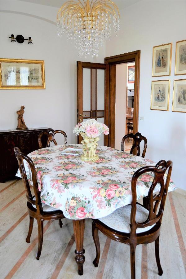 Villa Beatrice Лонато Экстерьер фото